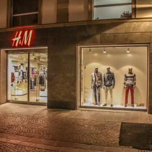 Porta per punto vendita, H&M Bolzano